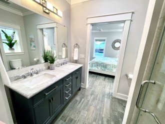 Main bathroom - dual vanity