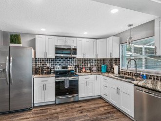 Let the inner chef in you enjoy our beautiful and fully equipped kitchen. spacious enough where you and loved ones can help each other make your favorite meals. If you like this property, send us an inquiry now!