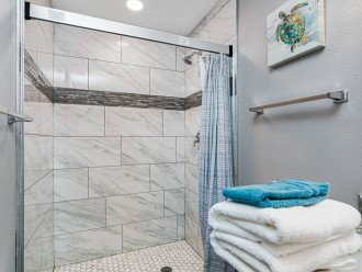 Sophisticated bathroom with walk in shower, lovely sink, drawers and toilet. Pamper yourself after a long day of travel getting to this beautiful property. If you are interested in this property, send us an inquiry now!
