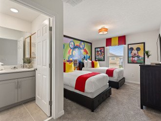Mickey Suite - Twin beds with direct access to bathroom