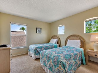 Twin bedroom with 2 x twin bed