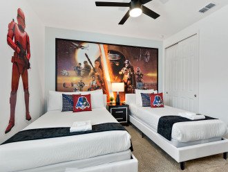 Cool 'Start Wars' themed twin bedroom