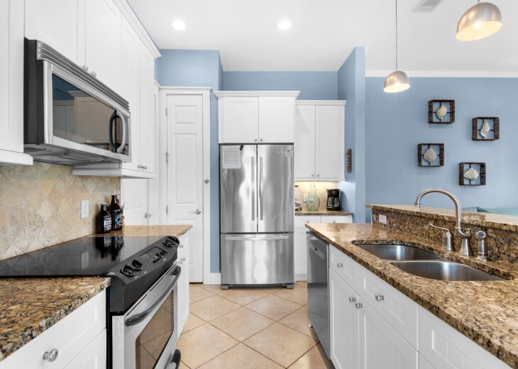 Kitchen with plenty of counter space