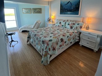 Master Bedroom directly on Waterfront. Relaxation