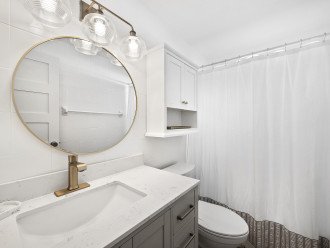 Hallway bathroom with tub/shower combo