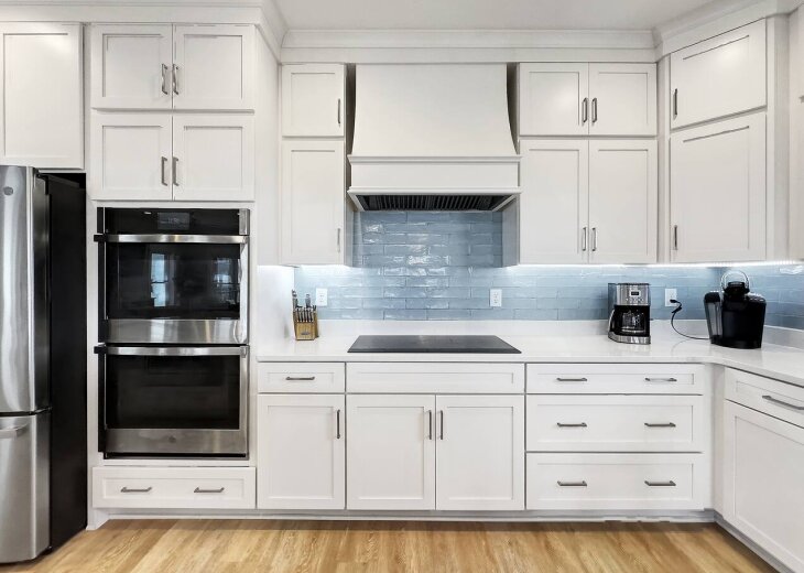 36-inch cooktop allows plenty of space to prepare meals for large groups.
