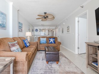 Perrydise -Beautifully Updated Condo Comes with Beach Service 2Chairs 1 Umbrella #1