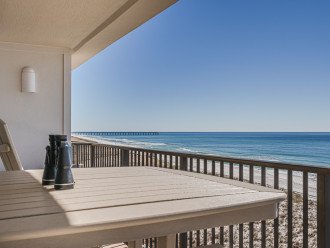 Perrydise -Beautifully Updated Condo Comes with Beach Service 2Chairs 1 Umbrella #1