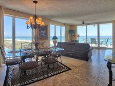 Great Condo with Amazing views! Comes with Beach Service 2 Chairs 1 Umbrella