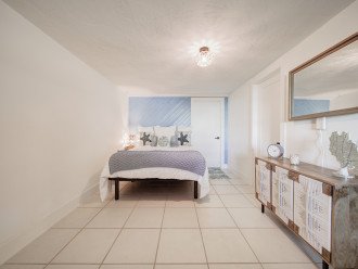 Downstairs room-Queen adjustable Bed