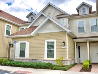 Lovely 4 bdr/3.5 bath Townhouse 4 miles to Disney! Book #1