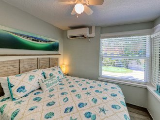 Lakeside Bedroom (Queen Bed) of Manatee Suite