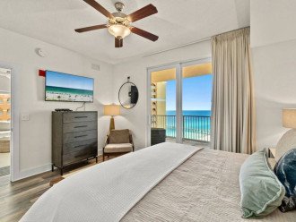 King Size Master Bedroom with Ocean Views!