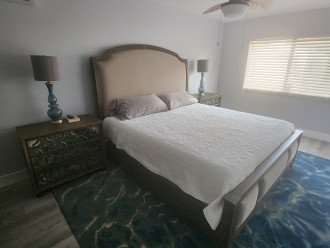 Master Bedroom w/ king Tempurpedic mattress