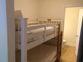 Bunkbed with BA and privacy curtain
