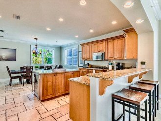 Large Kitchen with Breakfast bar