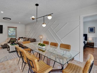 Plenty of space to dine comfortably at this modern table - (8 chairs but can seat 10)