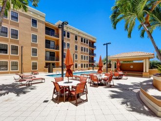 Top Floor Lux Condo | Steps to Dining, Parks, Music & Shops | 1mi to Beach #1