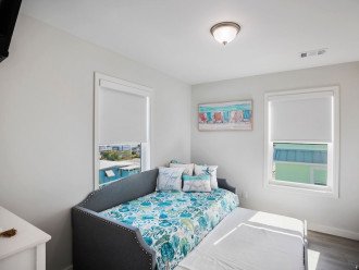 Guestroom with Daybed with Trundle (shares hall bathroom)