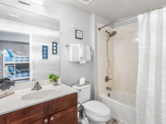 Bunkroom en suite bath