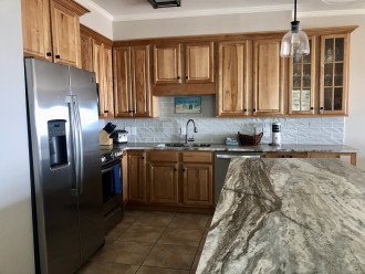 Kitchen with island seating, s/s appliances, granite
