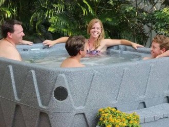 Enjoy your own Dreammaker Hot-Tub-SPA on the back patio right outside your door
