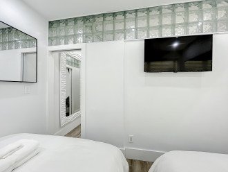 SoBeSuites 7 Bedroom South Beach up to 16 persons #1