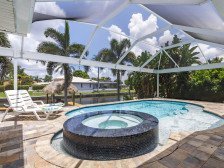 1 / 2 mile to beach! Heated Pool / Spa, Tiki on boat dock! - Villa Changes