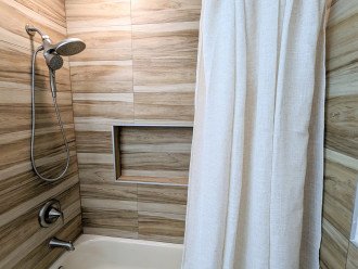 Guest Bathroom Tub / Shower