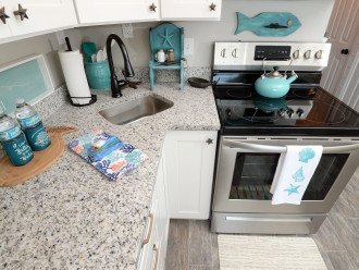 Granite counters & full size stove