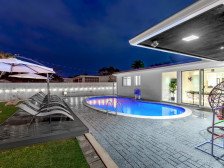 VanBurenBNB · Luxury 4BR, 4BA House+ Games, Switch, Arcade, Pool