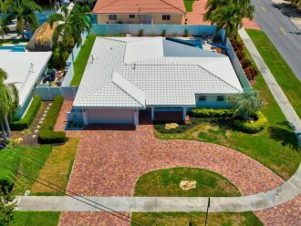 Salt Life Beach Cottage Sleeps 8 Heated Pool minutes from BEACH!!! #1