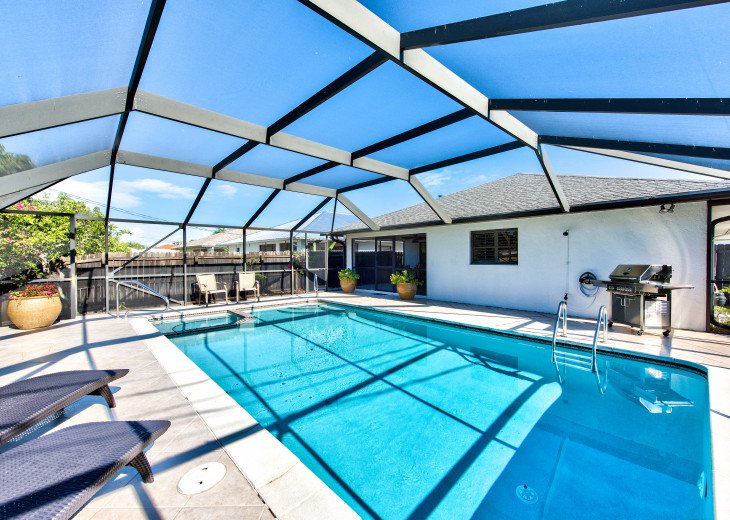 Great Private Enclosed Pool