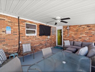 Large Screened in Outdoor area with 55" TV