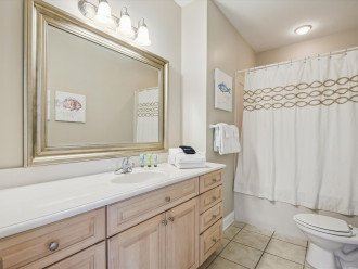 Primary Bathroom with Tub/Shower Combo