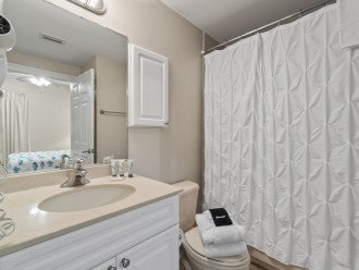 Full Size Bathroom with Tub/Shower Combo