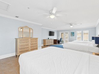 Upper Level Bedroom with 2 Queen Size Beds and 1 Full Size Bed