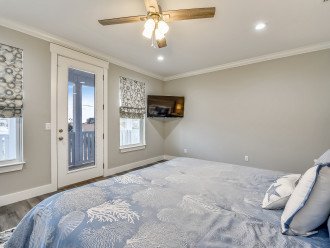 Master Bedroom with King Size Bed (Upstairs)