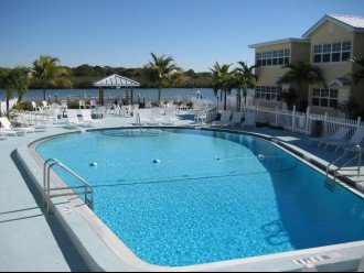Pool on Intracoastal, Steps from the Condo!