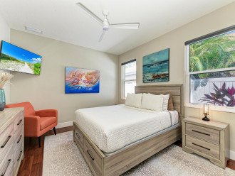 2nd bedroom with Queen size bed and premium sheets