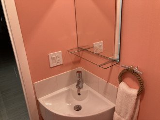 1/2 Bathroom