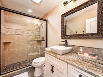Hall bath, shared by two guestrooms