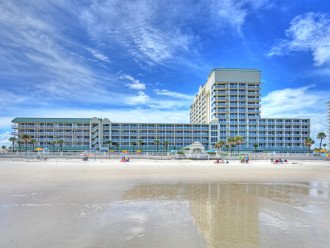 Daytona Beach Resort - Walk to Beach thru North Access Road
