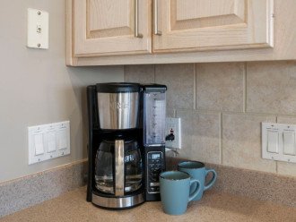 Ninja Coffee Pot & Ample Coffee Cups