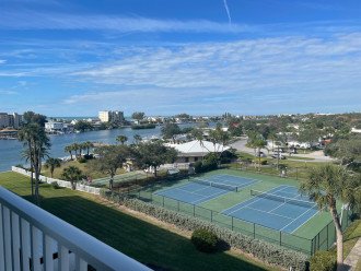 St Pete Beach SPOTLESS Waterfront CONDO adult living kay #1