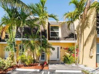 Cozy Two story Townhouse, 5 Minute Drive to Beach #1