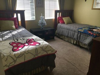 Front bedroom with twins!