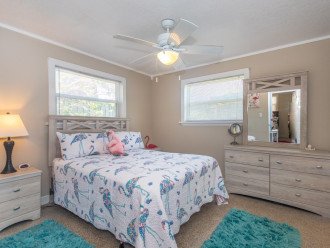 Primary bedroom - queen size