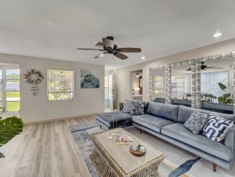 Beautifully fully furnished with a pool Central Sarasota #9