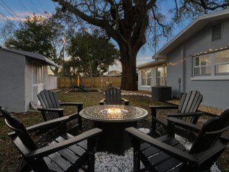Spend the evening with family and friends around the modern propane fire pit